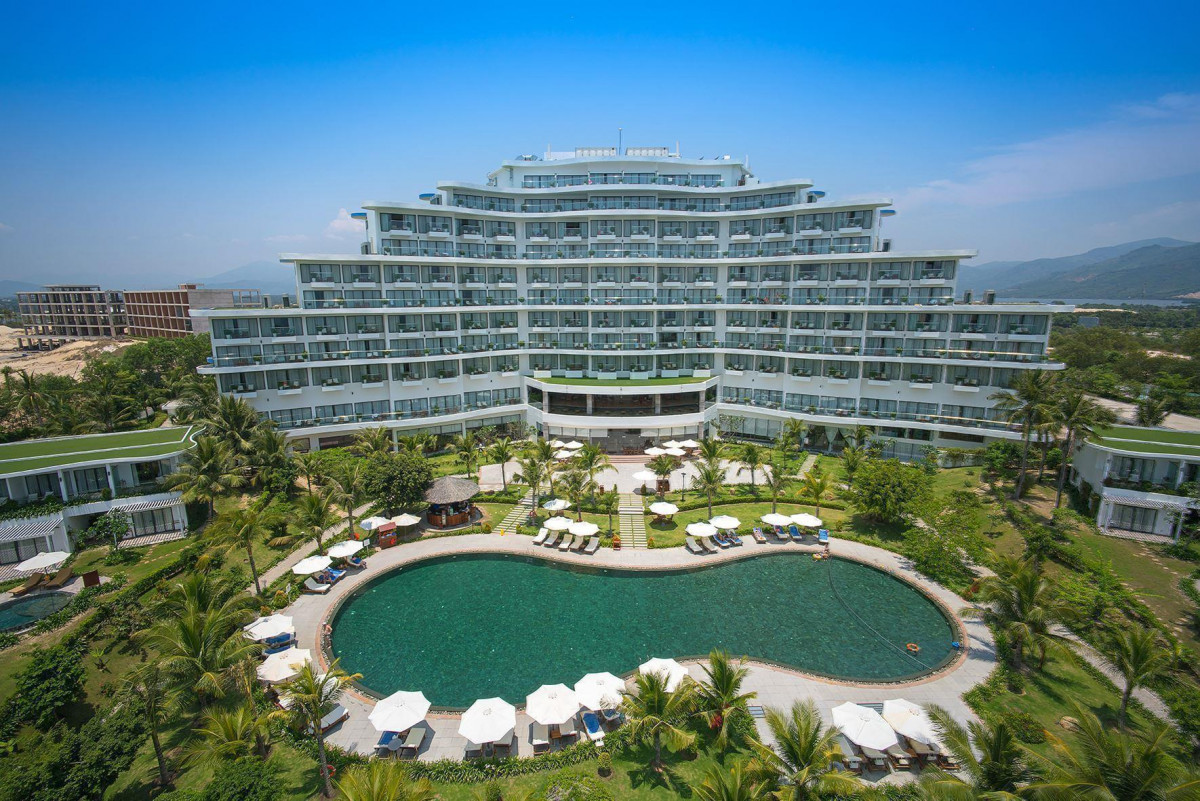 RIVIERA BEACH RESORT CAM RANH 5*