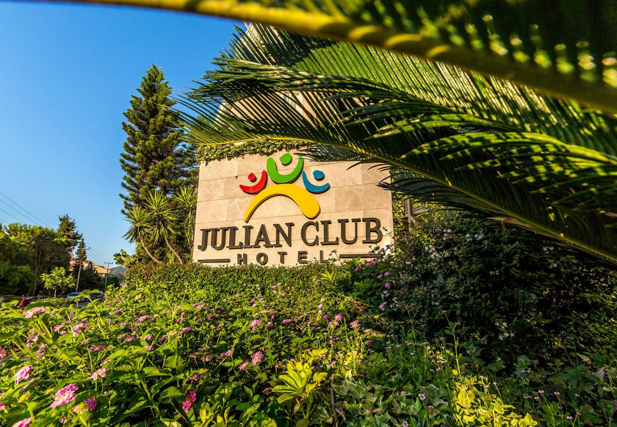 JULIAN CLUB 4*