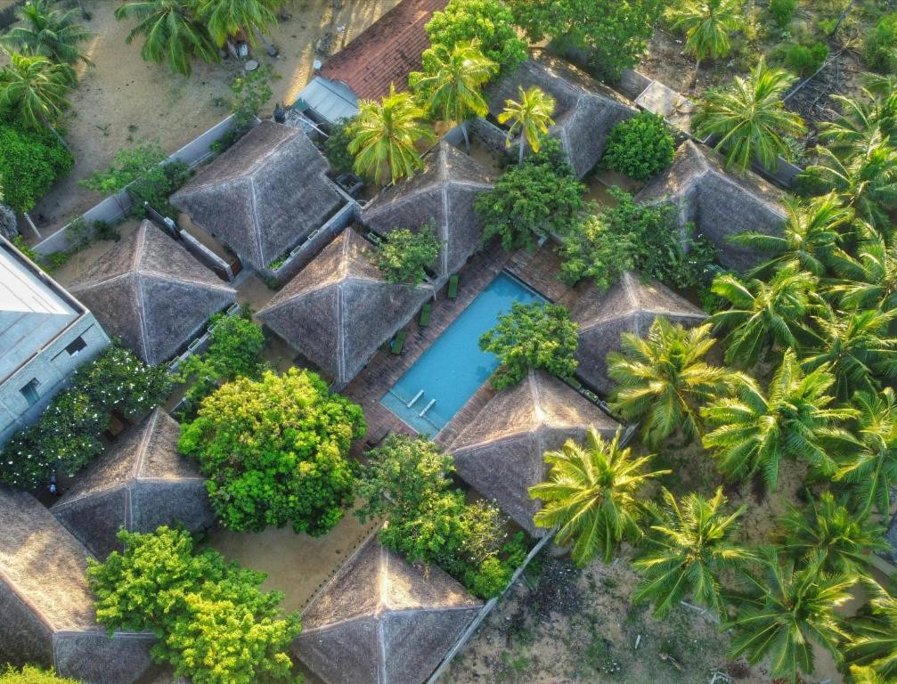 HIRU RESORT & KITE SURFING VILLA 4*