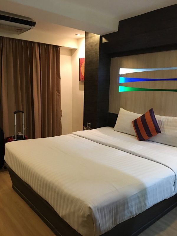 ICHECK INN SUKHUMVIT SOI 11 (EX. NARRY NANA BANGKOK) 3*