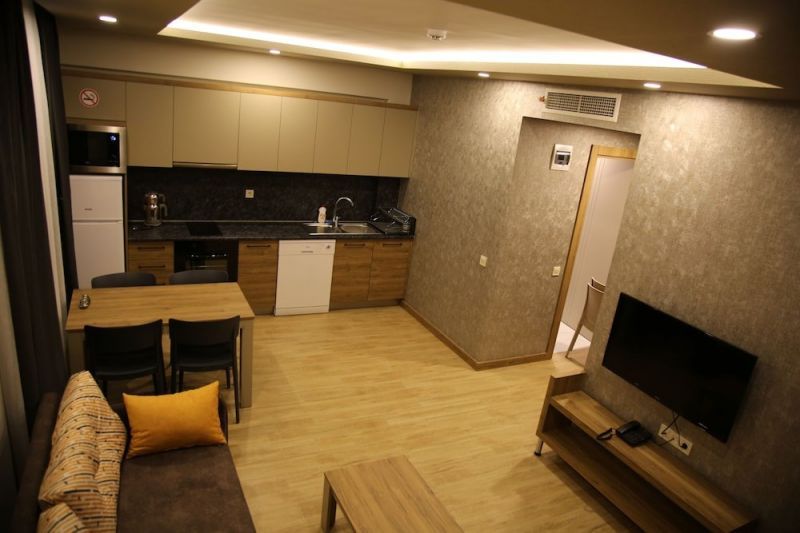 GOLDEN WORLD SUITE HOTEL 2*