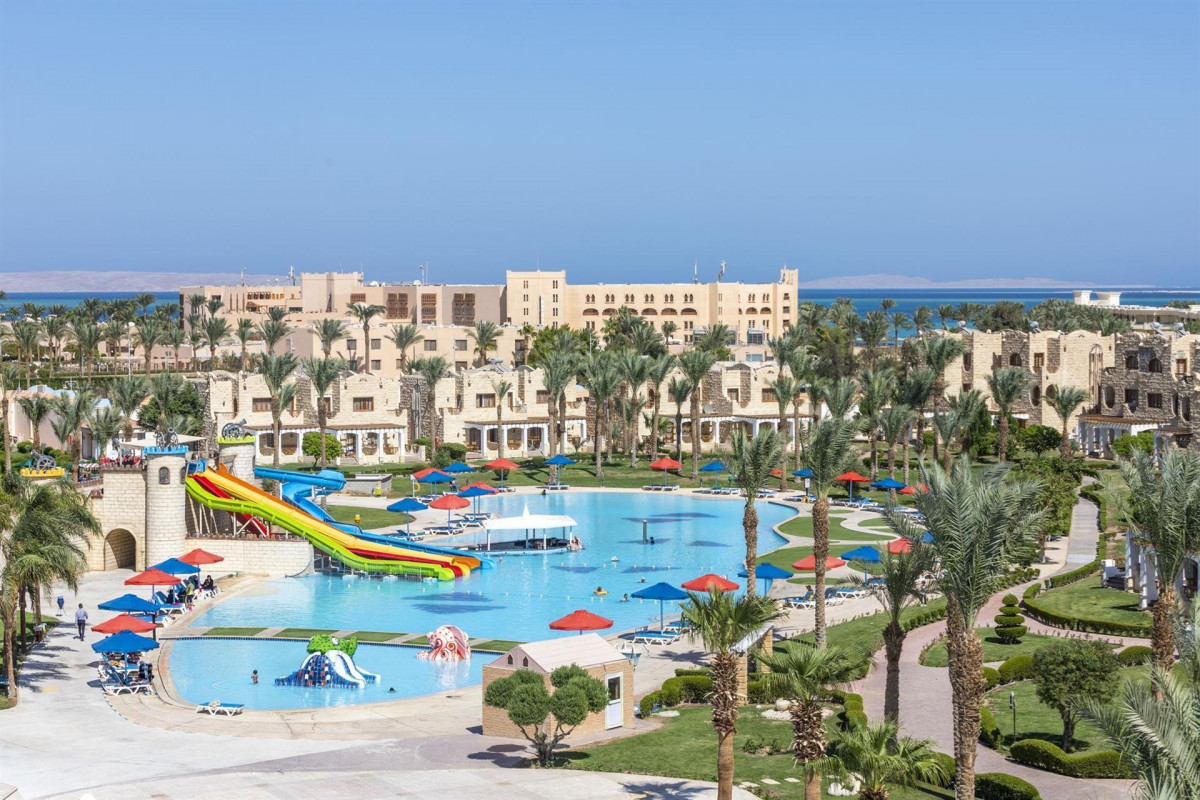 ROYAL LAGOONS RESORT & AQUA PARK 5*