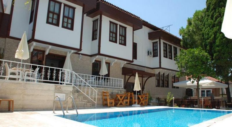 URCU HOTEL 3*